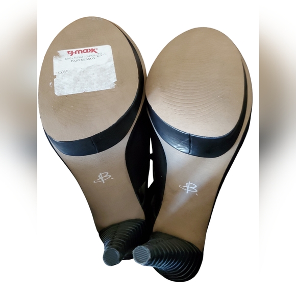 New B.Makowsky Black Leather (Faux) Buckles Swirl Heels Clogs Slip On size 7 NWT - Picture 5 of 5